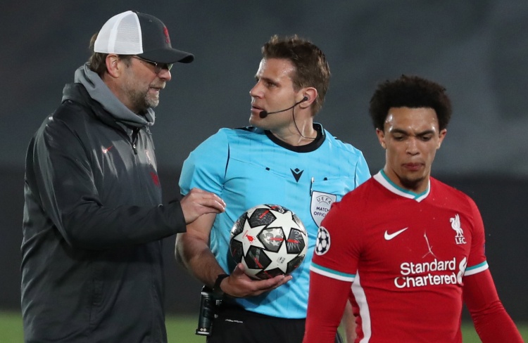 中超 第2轮上海海港2长春亚泰002-28 19：35已结束